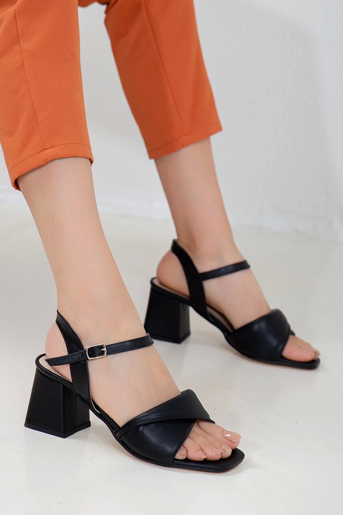 Gult Puf Kadın Yazlık Yumuşak Ayakkabı Si̇yah