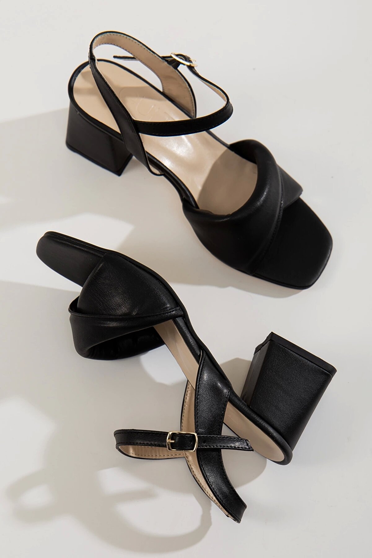 Gult Puf Kadın Yazlık Yumuşak Ayakkabı Si̇yah