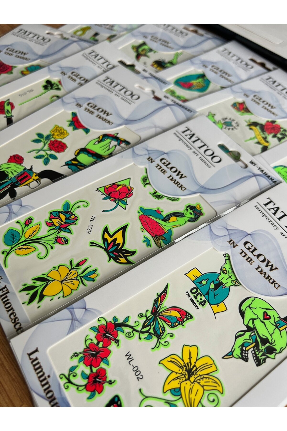 Ai̇rbrush Tattoo Fosforlu Karanlıkta Parlayan 6 Adet Yapıştırma Ge&ccedil;i̇ci̇ D&ouml;vme