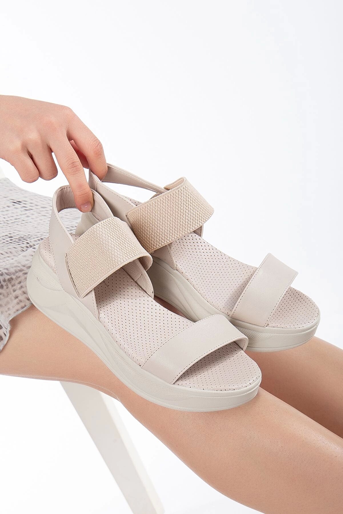 Gult Kadın Özel Yumusak Taban Sandalet Lasti̇kli̇