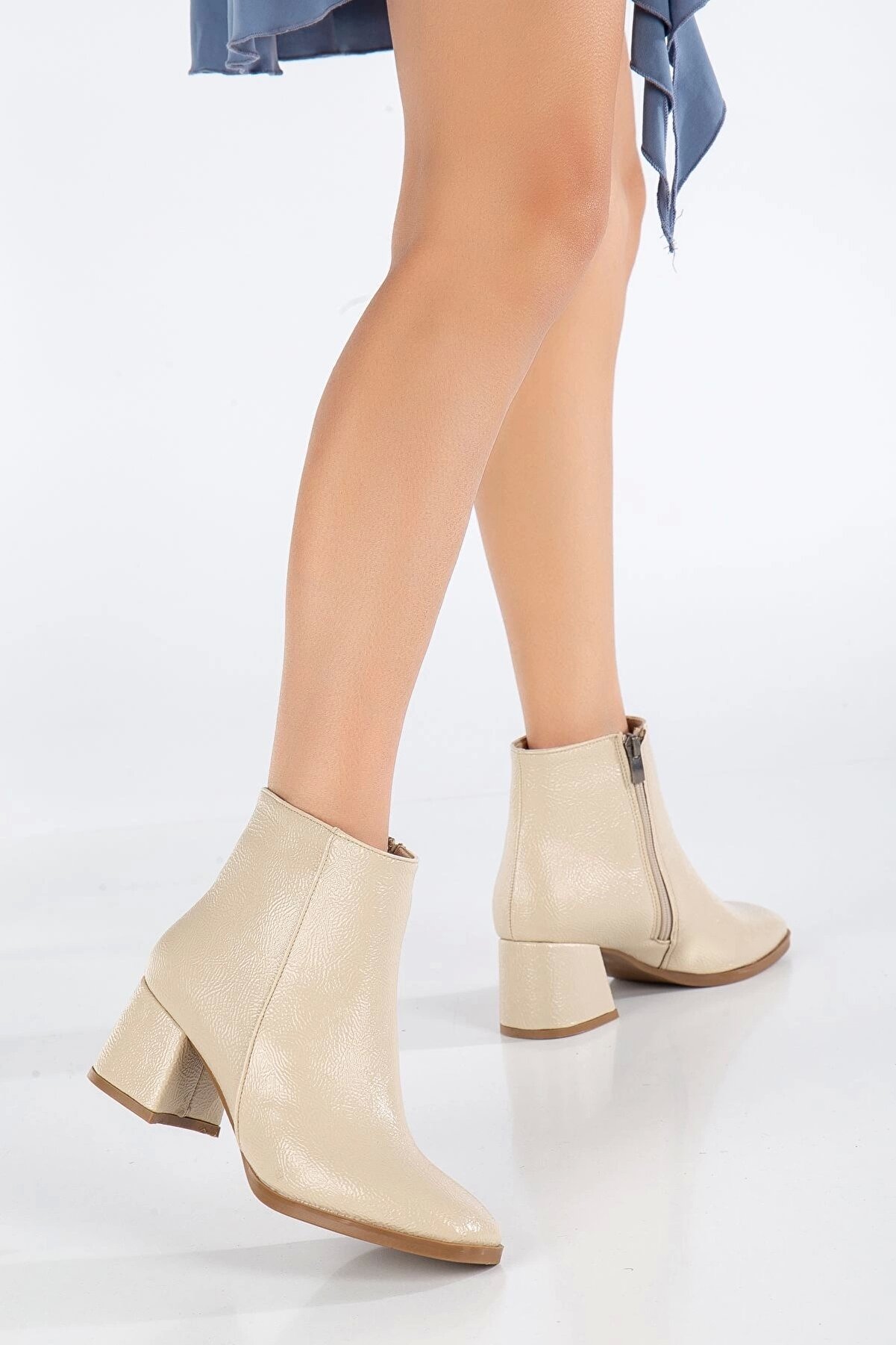 Gult Kadın Küt Burunlu Bot Bej