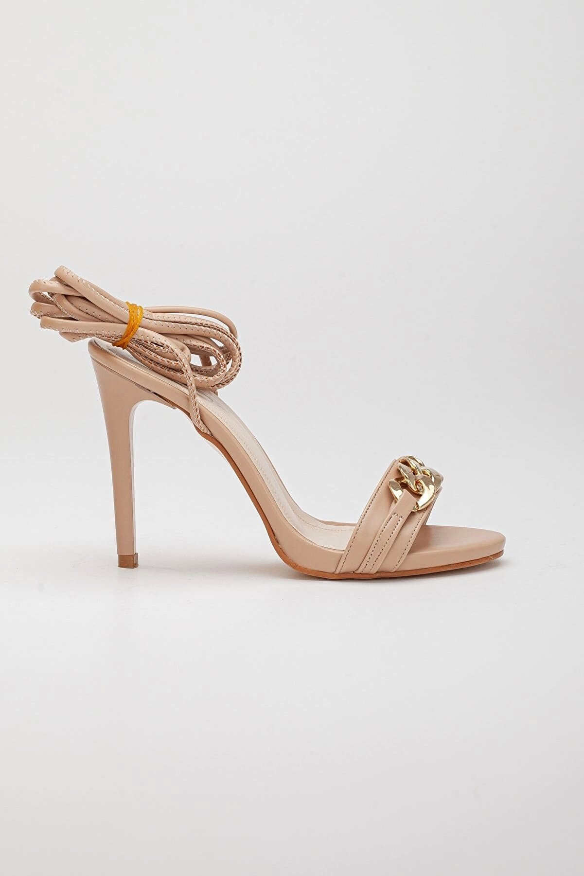 Gult Kadın Nude Bağcıklı 10 Cm Ince Topuklu Zi̇nci̇r Tokalı Yazlık Ayakkabı