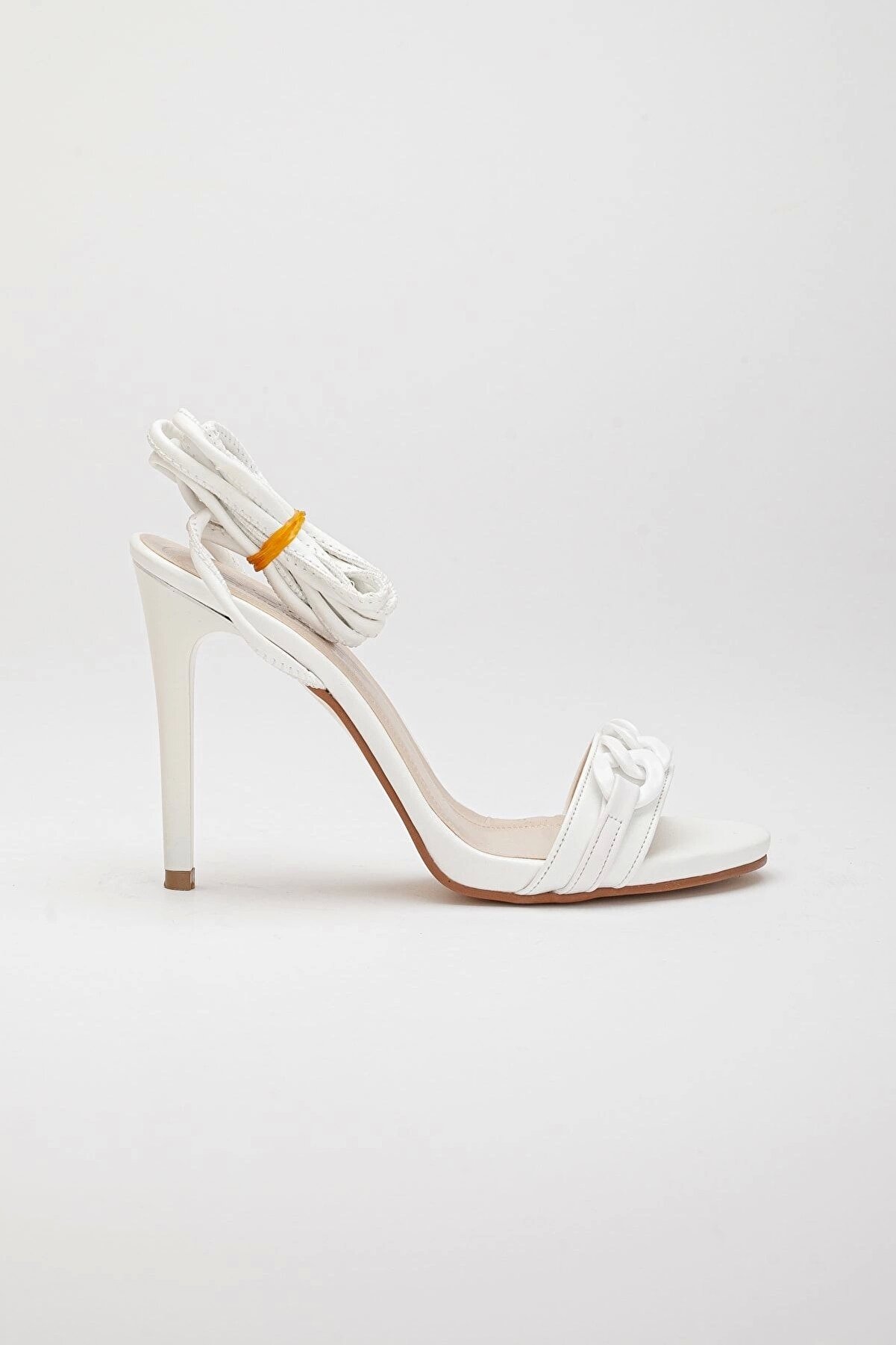 Gult Kadın Beyaz Bağcıklı 10 Cm Ince Topuklu Zi̇nci̇r Tokalı Yazlık Ayakkabı