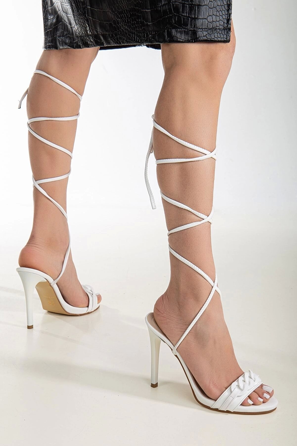 Gult Kadın Beyaz Bağcıklı 10 Cm Ince Topuklu Zi̇nci̇r Tokalı Yazlık Ayakkabı