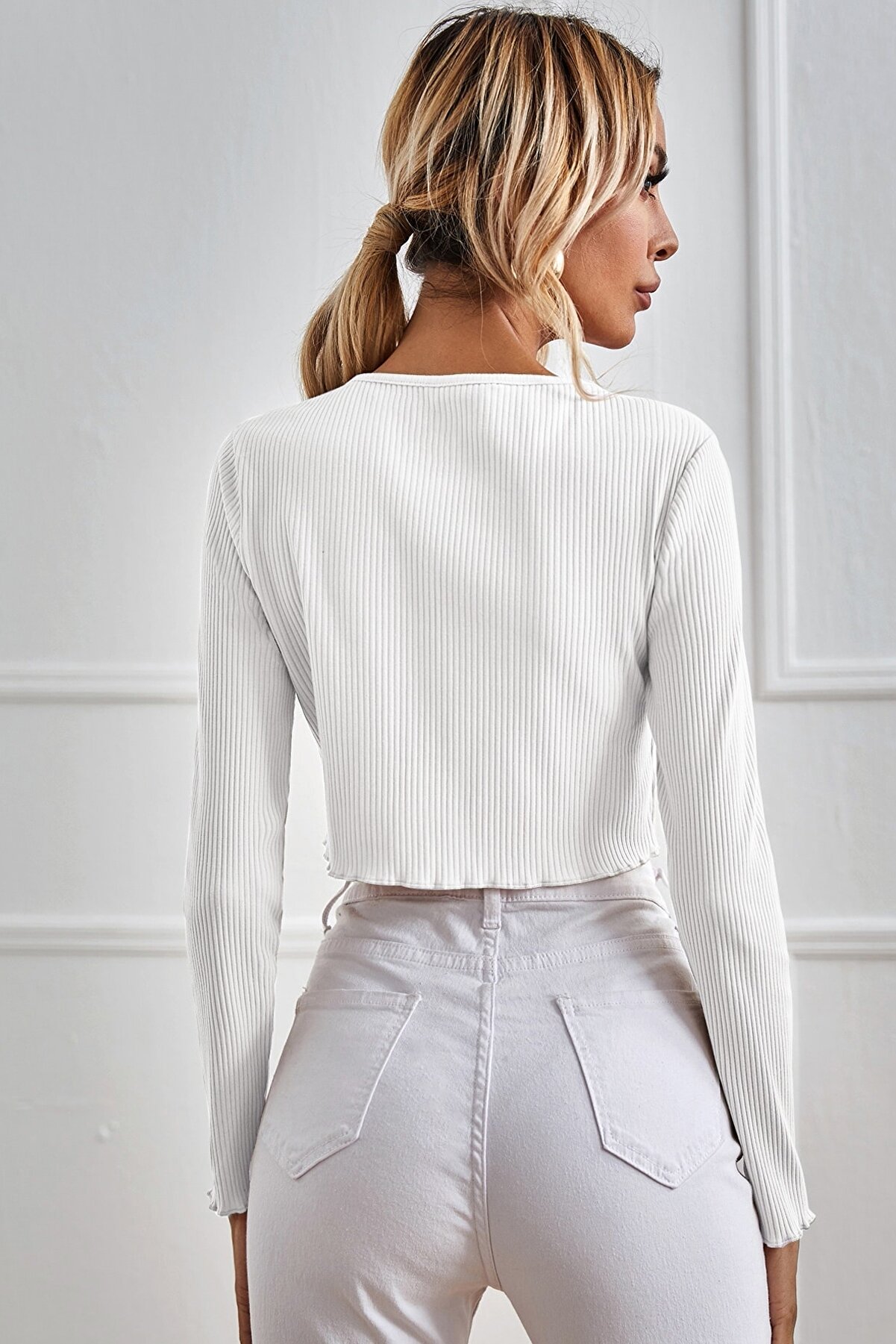 Ethab Ti̇caret Defnada Kadın Beyaz Uzun Kollu &Ouml;nden Bağlama Detaylı Crop Top Bluz