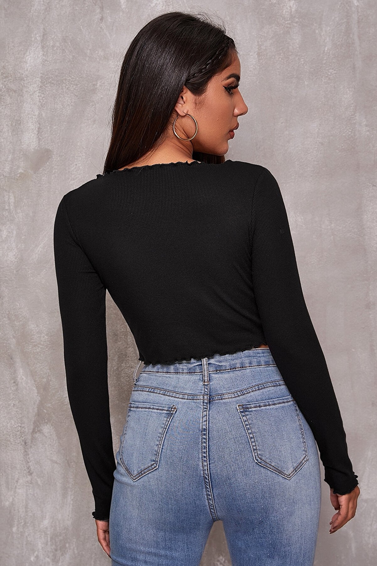 Tenveten Defnada Kadın Si̇yah Uzun Kollu B&uuml;zd&uuml;rme Bağcık Detaylı Crop Top Bluz