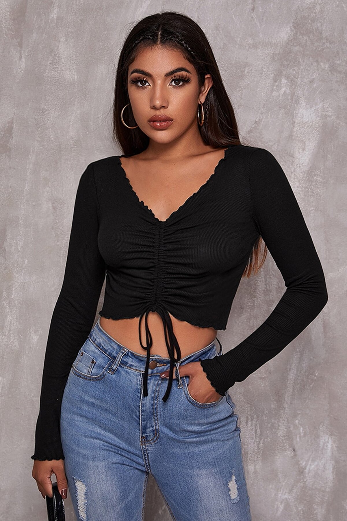 Tenveten Defnada Kadın Si̇yah Uzun Kollu B&uuml;zd&uuml;rme Bağcık Detaylı Crop Top Bluz