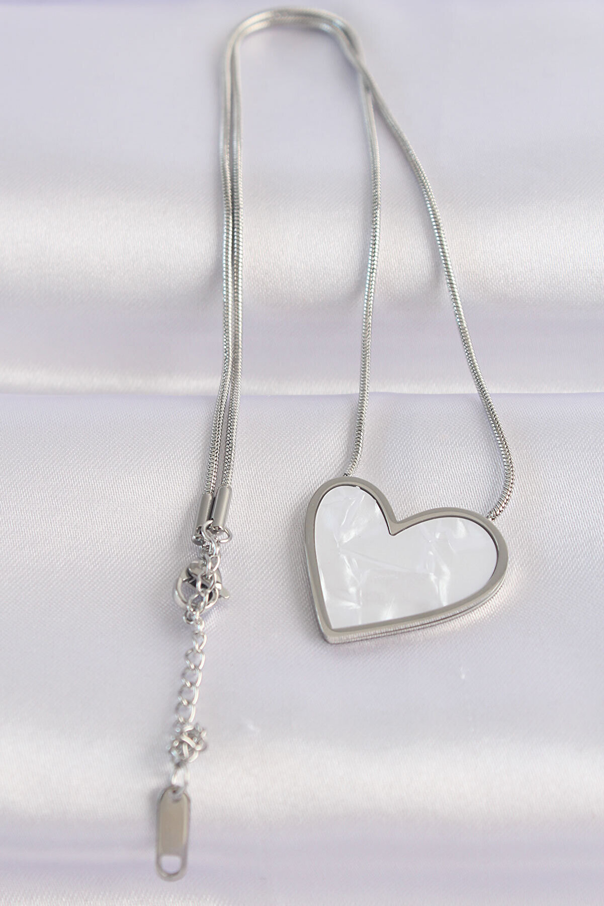 316L &Ccedil;eli̇k Zi̇nci̇r G&uuml;m&uuml;ş Renk Mermer Desenli̇ Kalp Ke