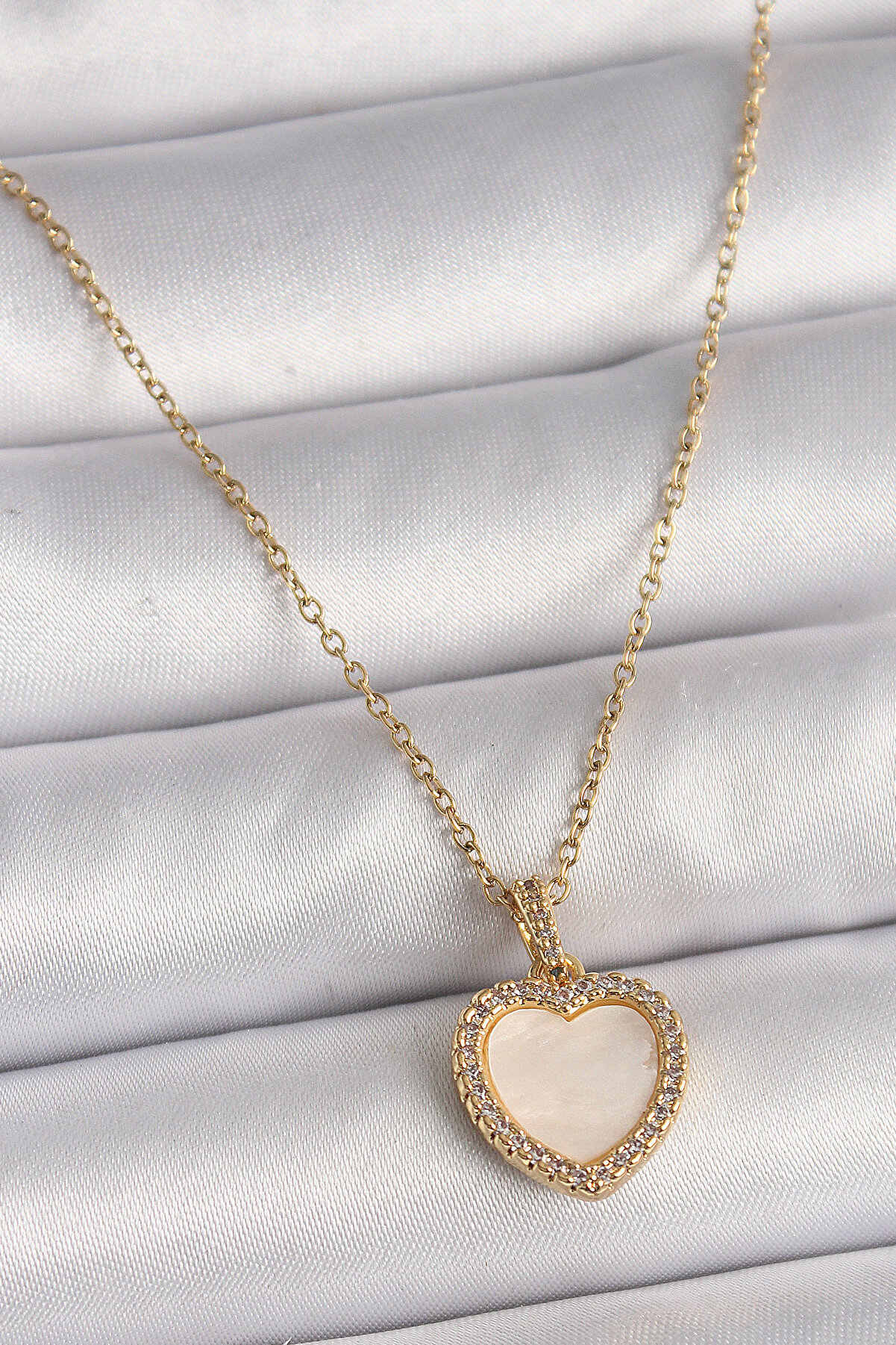 Toptan Bulurum 316L &Ccedil;elik Gold Renk Zincir Zirkon Taşlı Beyaz Mineli Kalp Model Kadın Ke