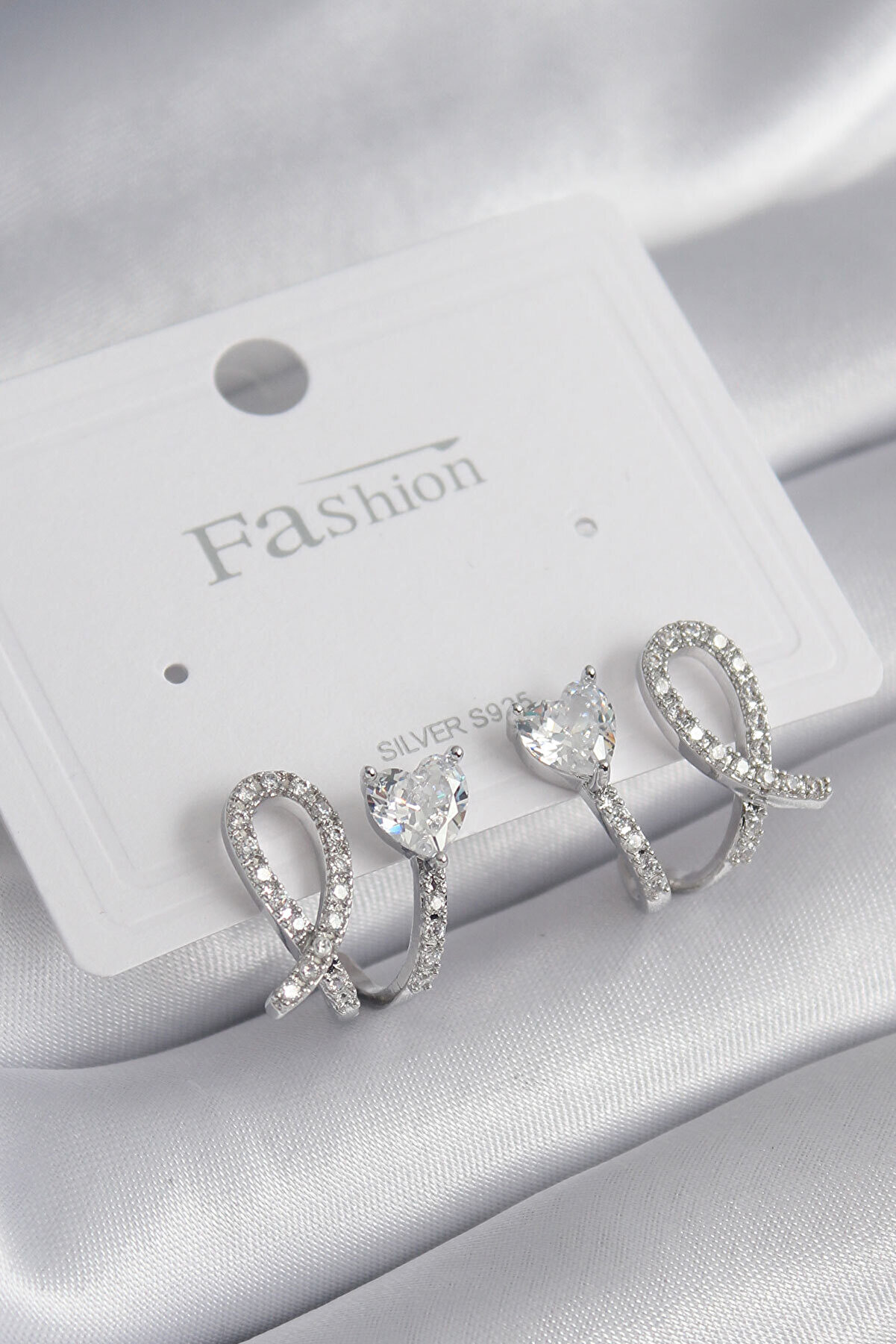 Toptan Bulurum Pirinç Gümüş Renk Kalp Model Zirkon Taşlı Kadın Küpe