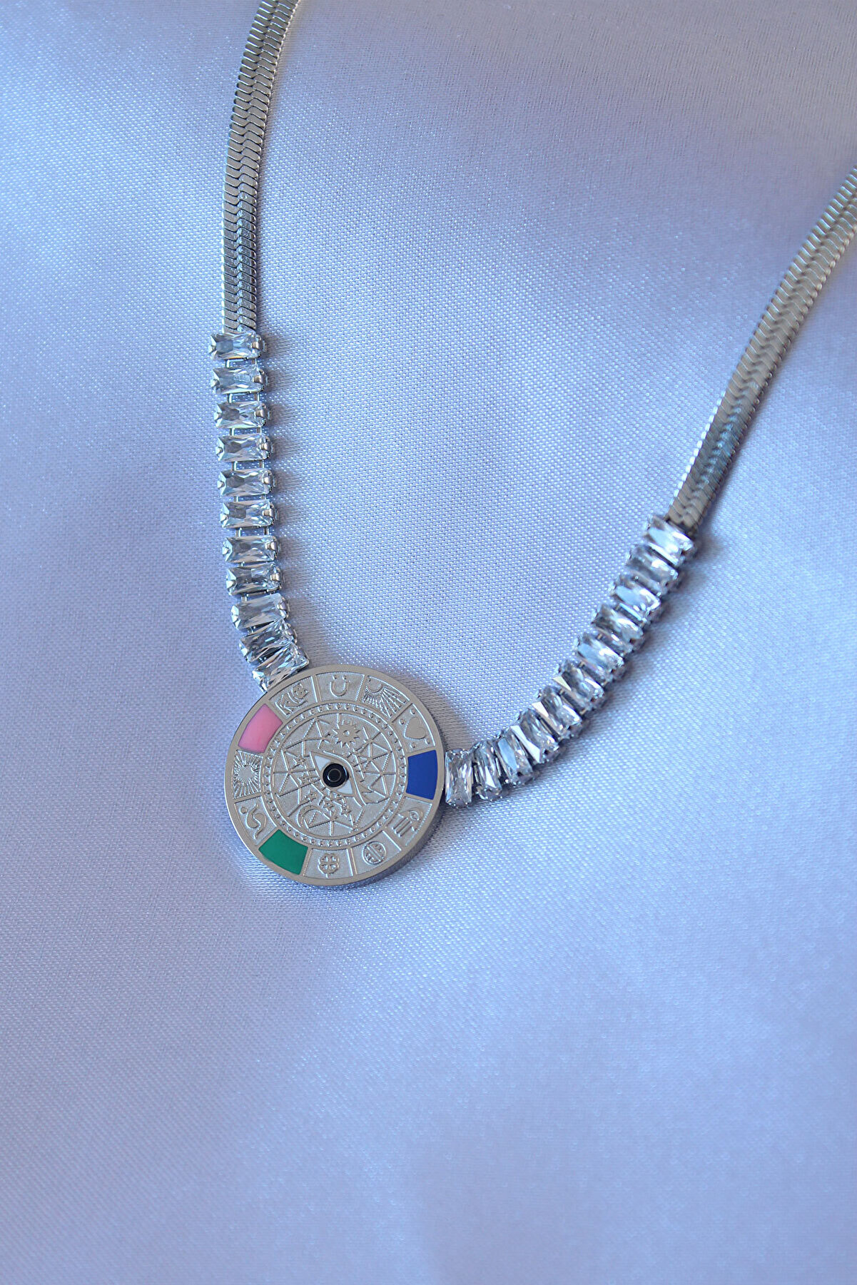 Toptan Bulurum 316L Çelik Gümüş Renk Zirkon Taşlı İtalyan Zincir Burç İşeleme Madalyon Model Kadın Ke