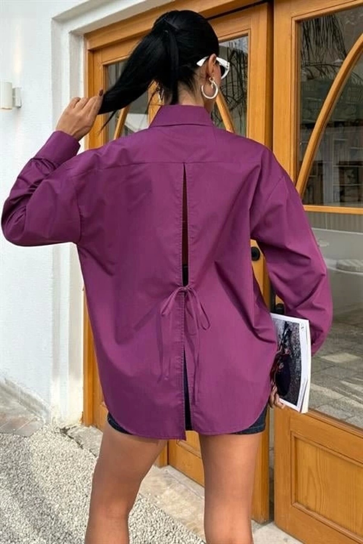 Süzi̇ne Cepli̇ Arkası Yırtmaçlı Oversi̇ze Gömlek 3420