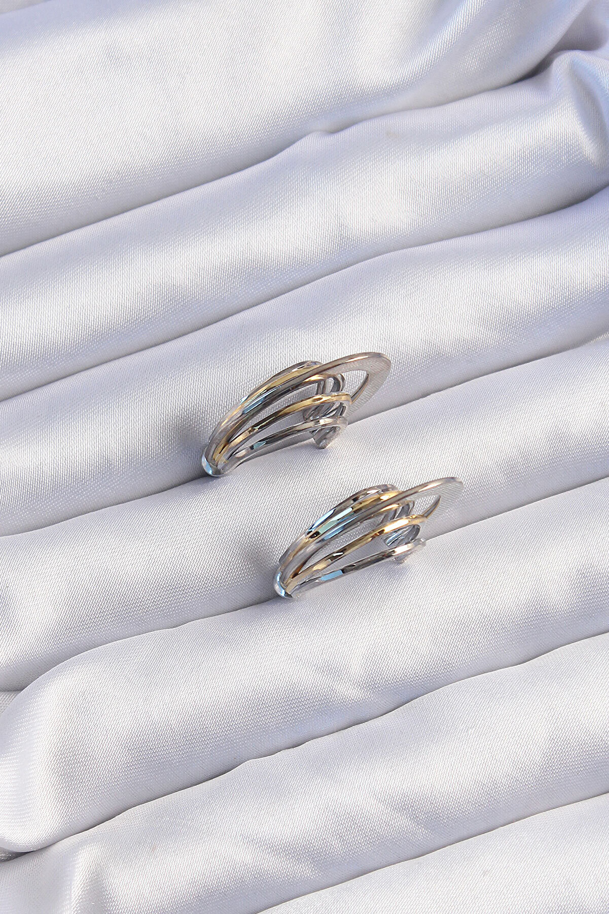 Toptan Bulurum Pi̇ri̇n&ccedil; Gold G&uuml;m&uuml;ş Renkli̇ D&uuml;z Plaka Halka K&uuml;pe