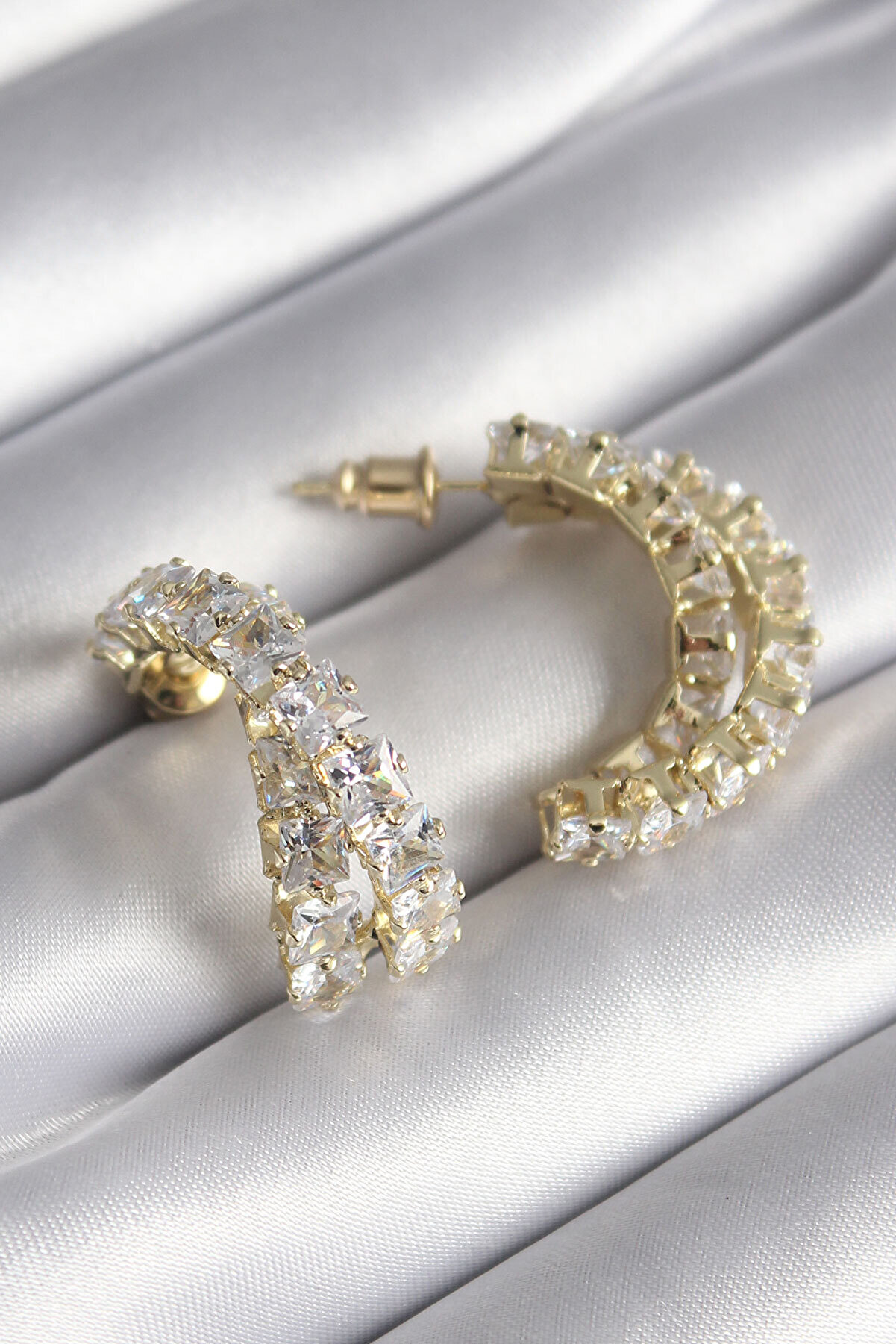 Toptan Bulurum Pirinç Gold Renk Zirkon Taşlı Kadın Küpe