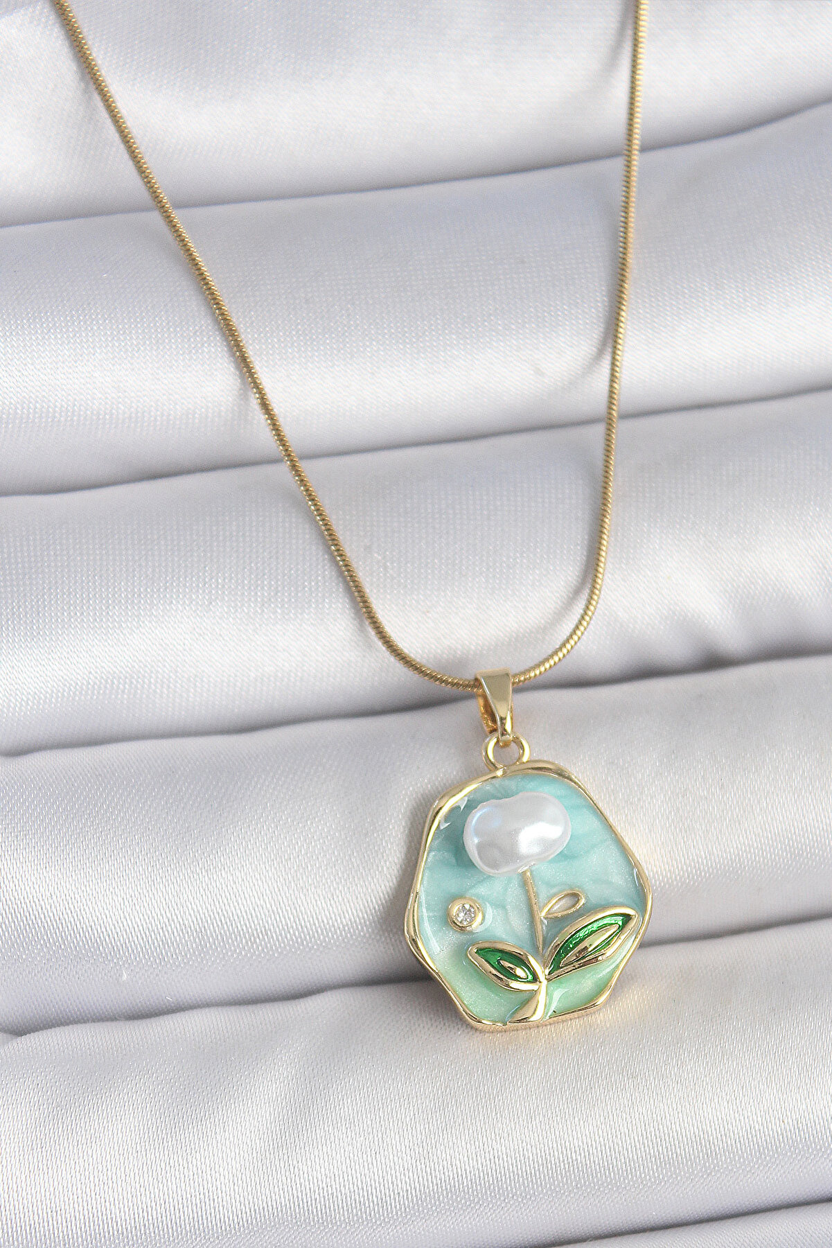 Toptan Bulurum 316L &Ccedil;elik Gold Renk Zincir Mavi &Ccedil;i&ccedil;ek İşlemeli İnci İşlemeli Portre Model Kadın Ke