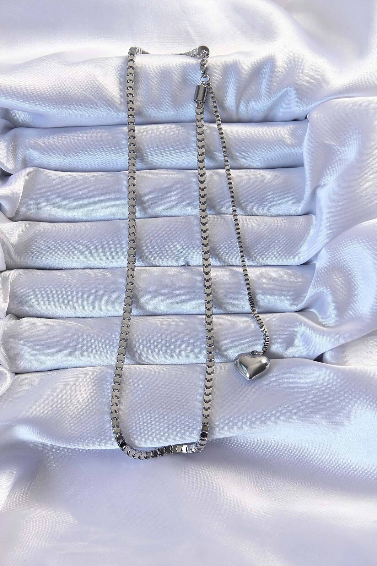 316L &Ccedil;eli̇k G&uuml;m&uuml;ş Renk K&uuml;p Zi̇nci̇rli̇ Kalpli̇ Ke