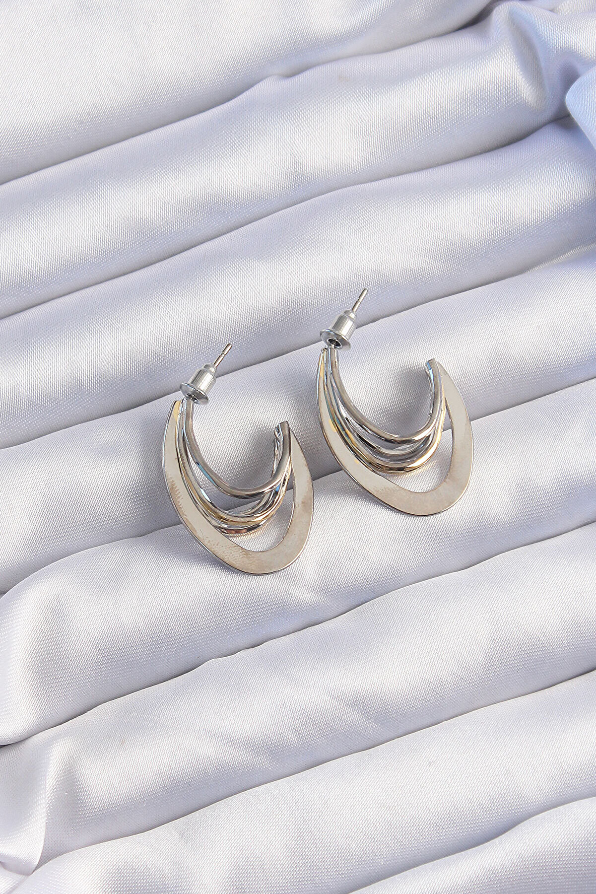 Toptan Bulurum Pi̇ri̇n&ccedil; Gold G&uuml;m&uuml;ş Renkli̇ D&uuml;z Plaka Halka K&uuml;pe