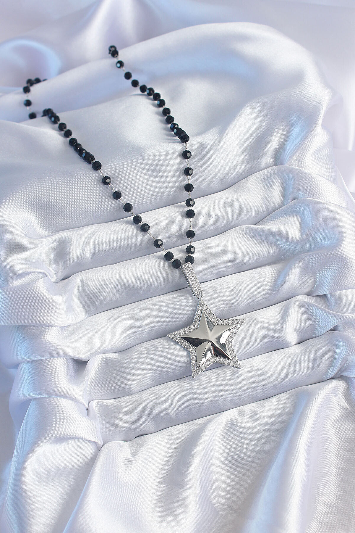 Gümüş Renk Si̇yah Boncuk Zi̇rkon Taşlı Pi̇ri̇nç Yıldız Model Vi̇p Seri̇ Kadın Ke