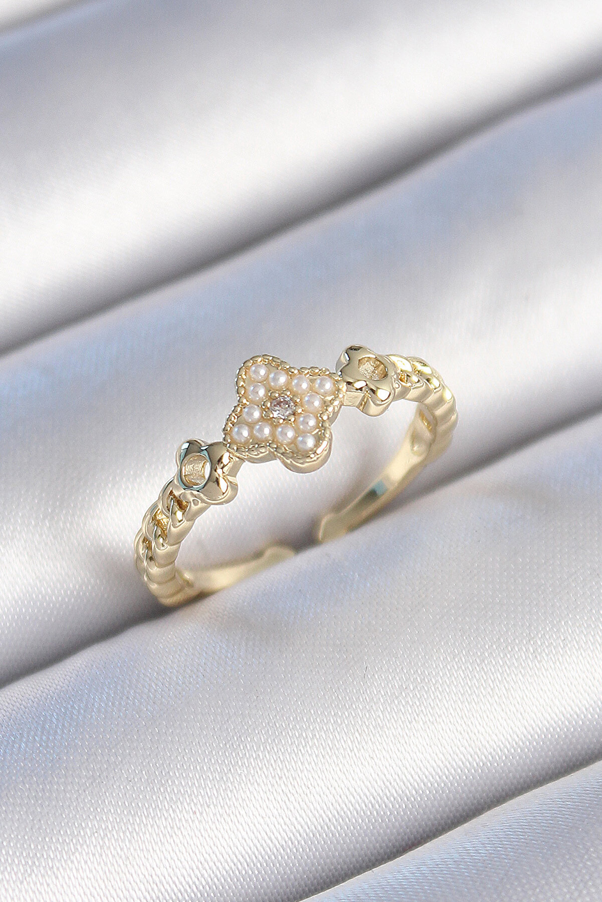 Toptan Bulurum Pi̇ri̇n&ccedil; Gold Renk İnci̇li̇ Yonca Model Zi̇rkon Taş Detay Kadın Y&uuml;z&uuml;k