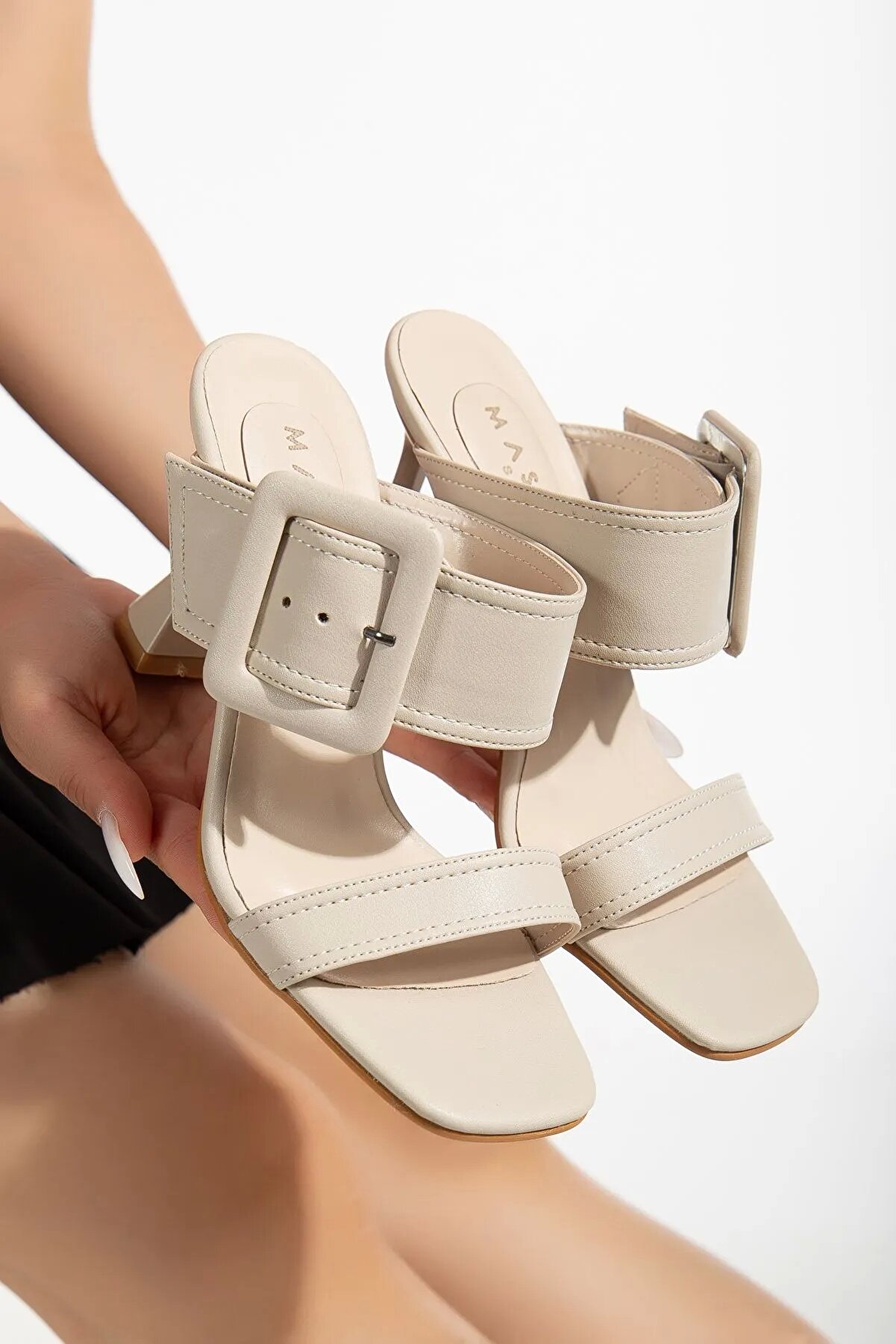 Gult Kadın Femi̇nen Terli̇k