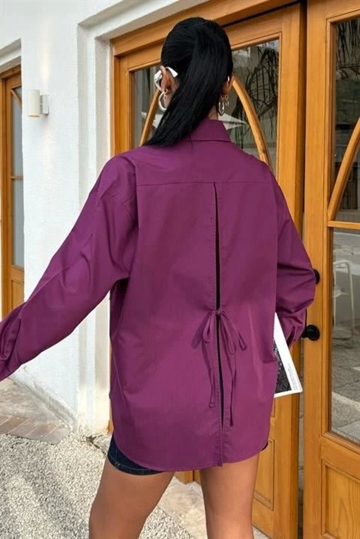 Süzi̇ne Cepli̇ Arkası Yırtmaçlı Oversi̇ze Gömlek 3420