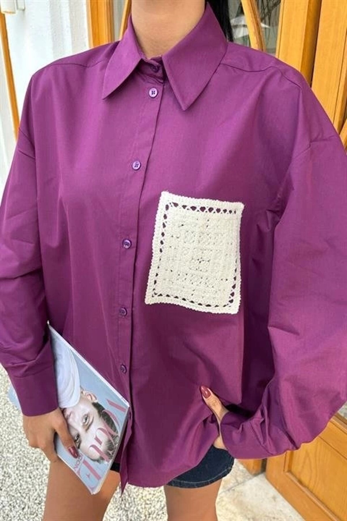 Süzi̇ne Cepli̇ Arkası Yırtmaçlı Oversi̇ze Gömlek 3420