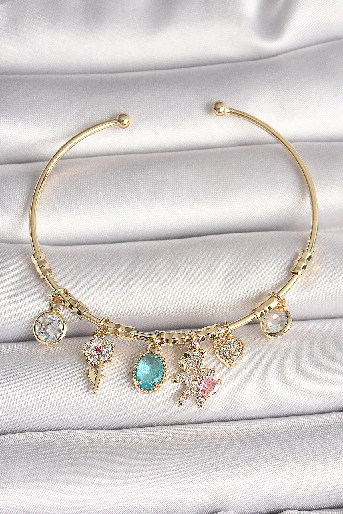 Toptan Bulurum Pirinç Gold Renk Sallantı Zirkon Taşlı AYıcık Figür Kalp Detay Charm Kadın Bileklik