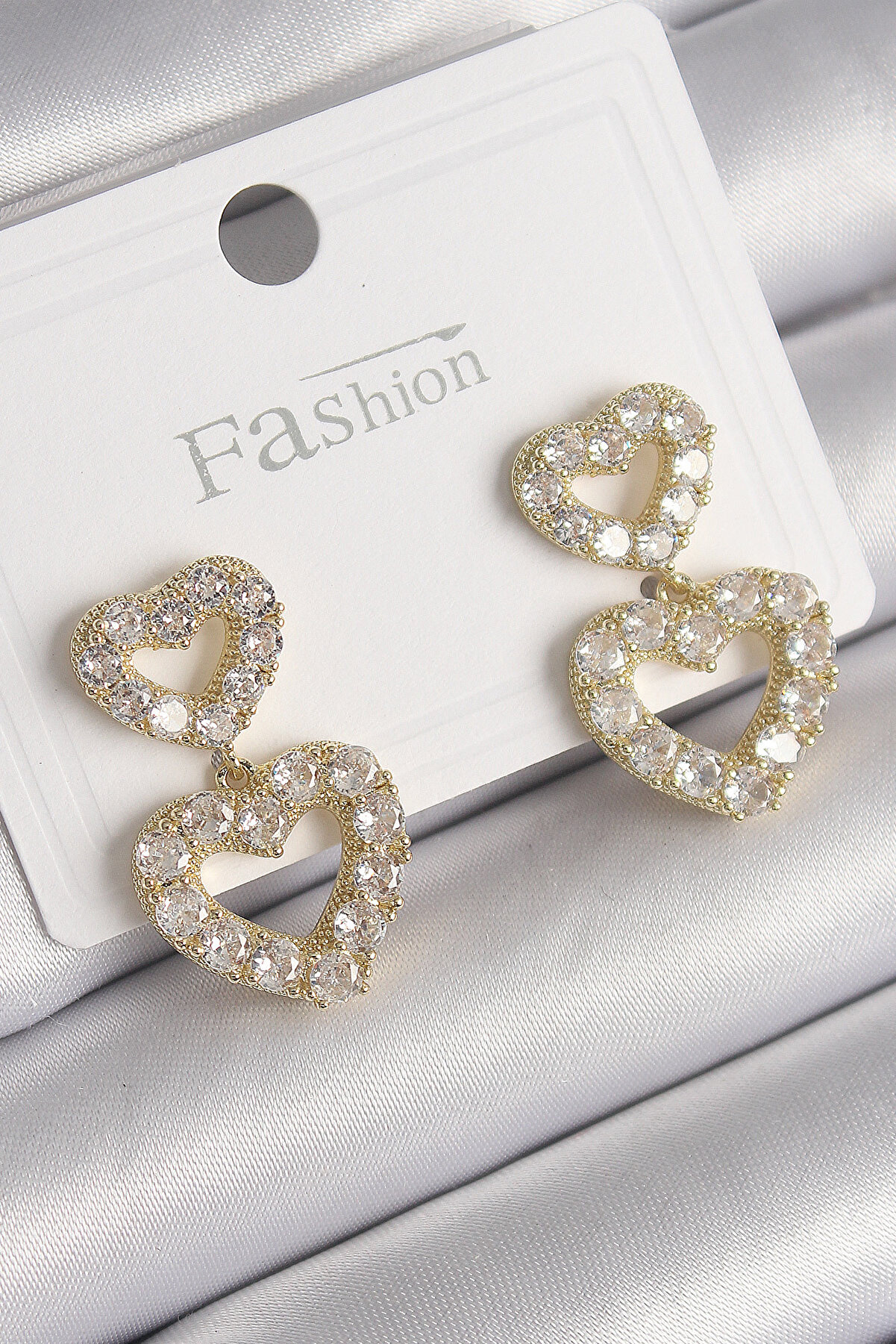 Toptan Bulurum Pi̇ri̇n&ccedil; Gold Renk Zi̇rkon Taşlı Sallantı Kalp Model Kadın K&uuml;pe