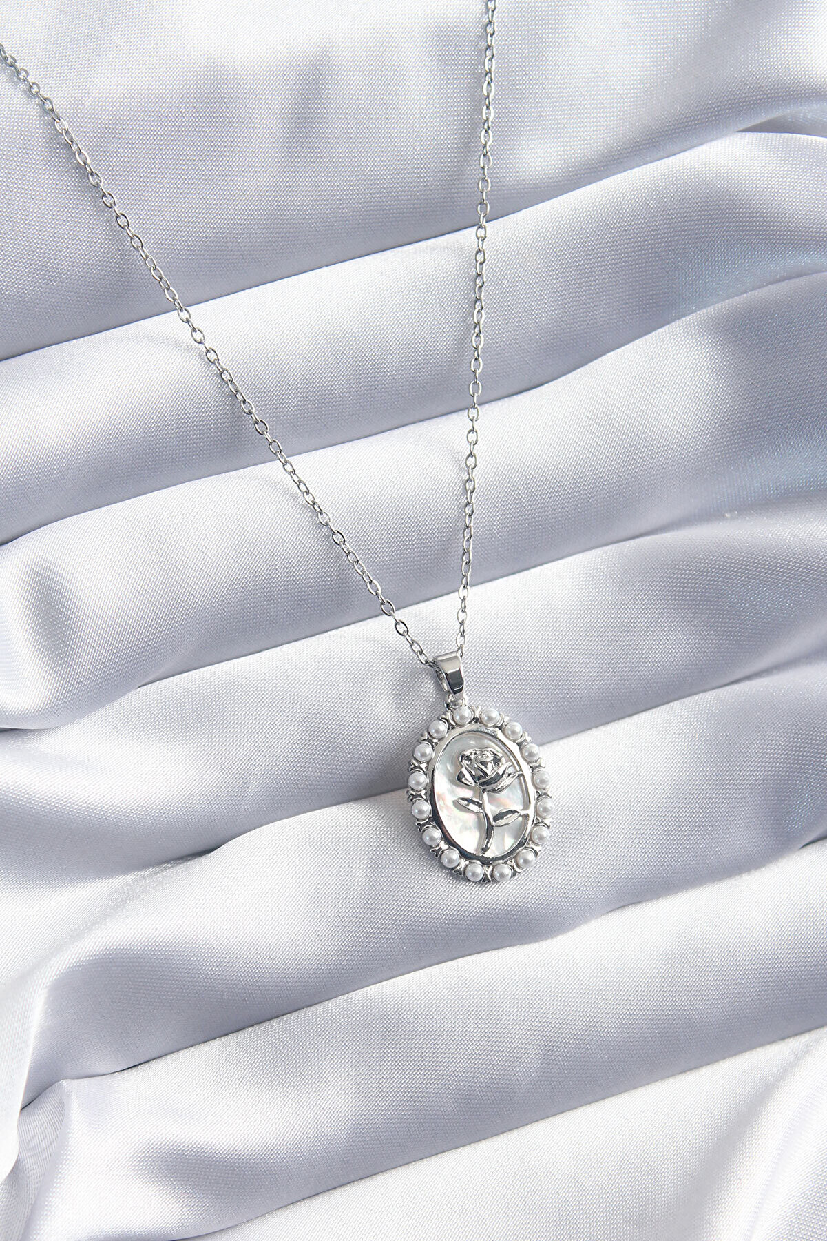 Toptan Bulurum 316L Çelik Gümüş Renk Gül Model İnci Detay Kadın Ke