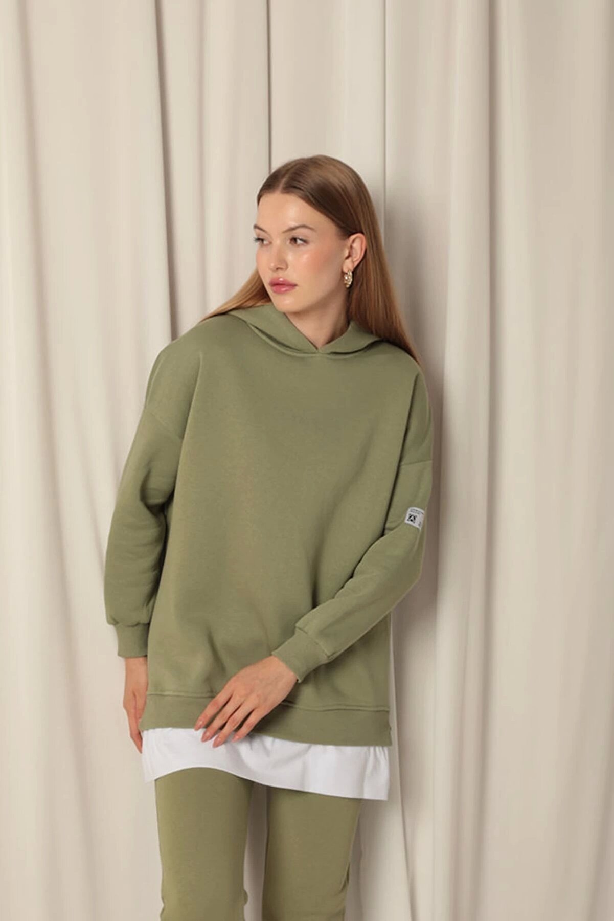 Noblestyle &Uuml;&ccedil; İpli̇k Arma Detay Eteği̇ Garni̇li̇ Kap&uuml;şonlu Kadın Haki̇ Sweat