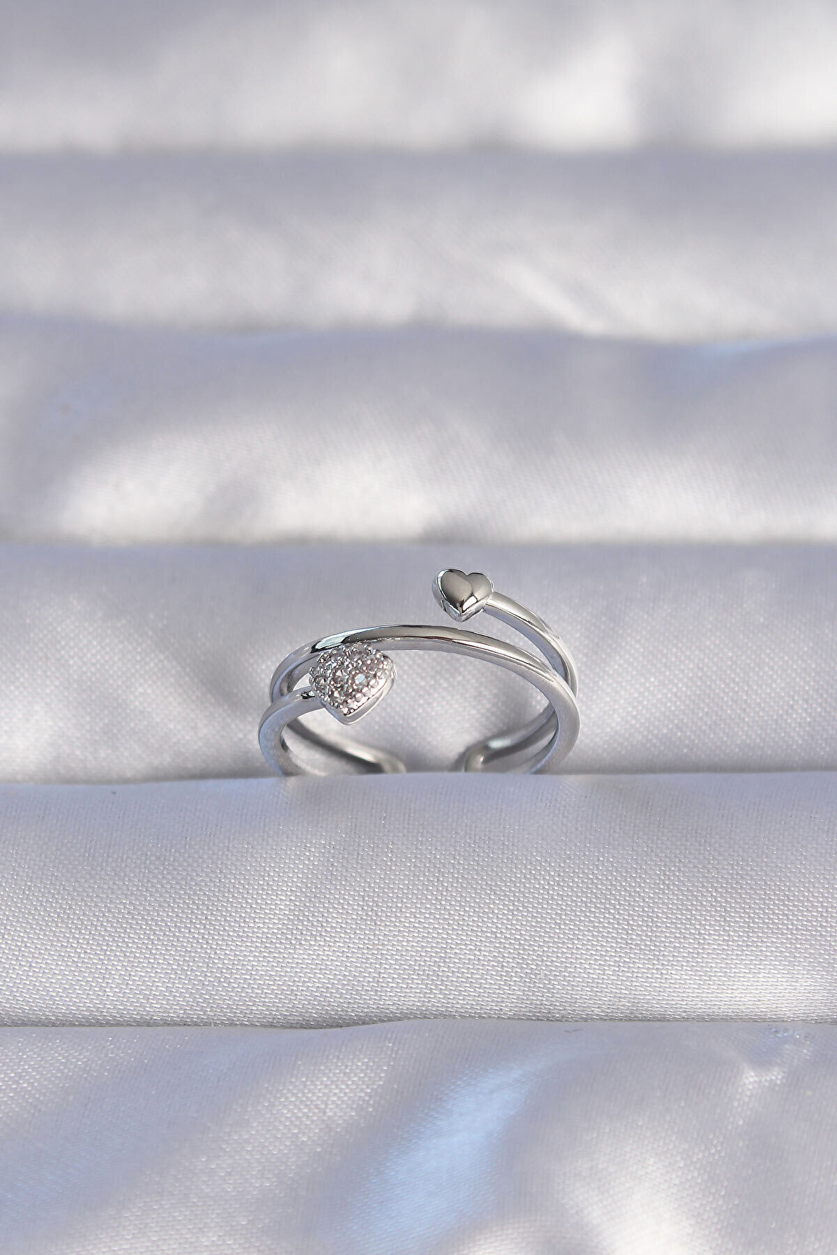 Clari̇ss Bfs Pi̇ri̇n&ccedil; G&uuml;m&uuml;ş Renk Zi̇rkon Taşlı Kalpli̇ Model Ayarlanabi̇li̇r Y&uuml;z&uuml;k