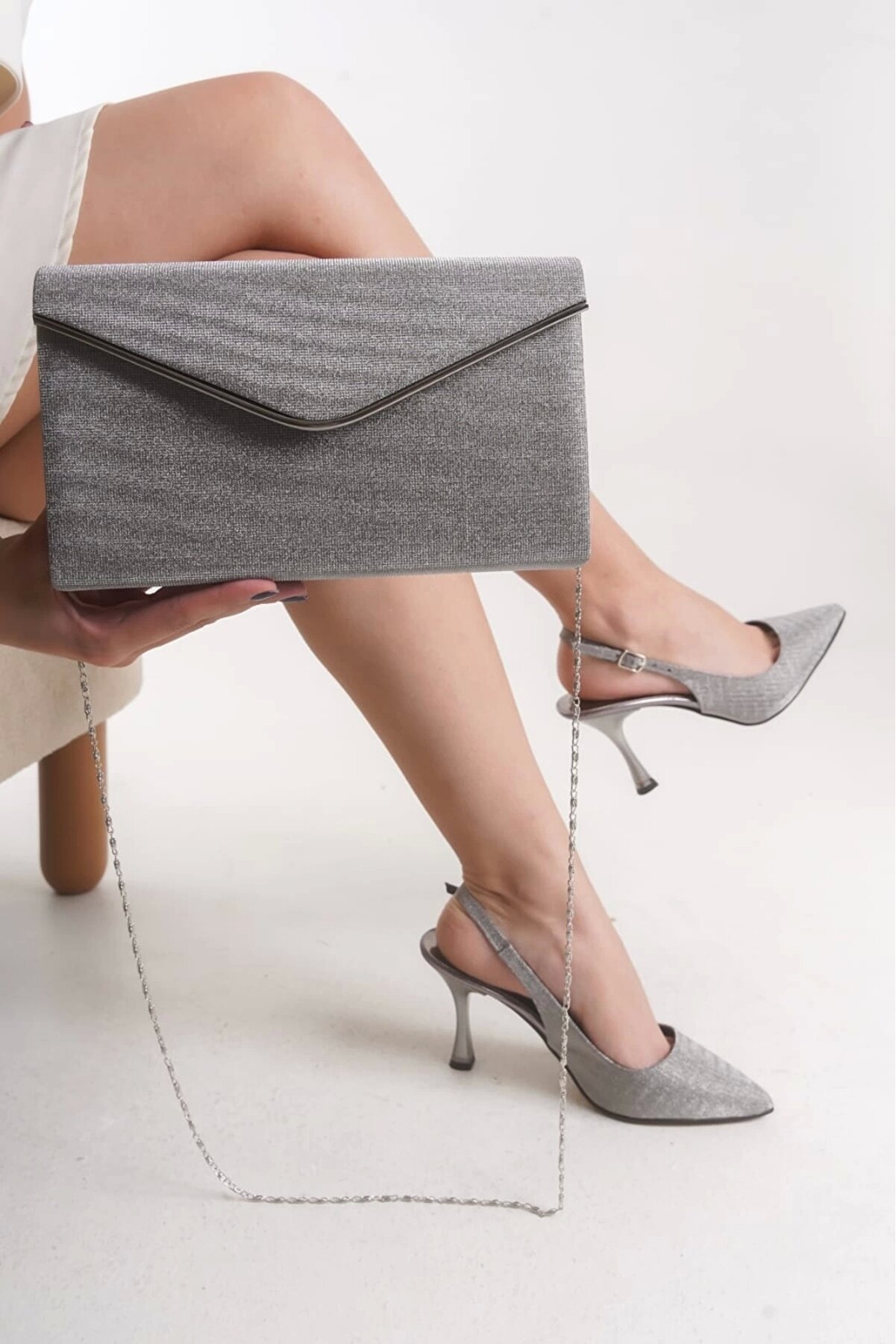 Gult Kadın Si̇vri̇ Burun Parlak Gece Ayakkabısı Ve Çantası Plati̇n