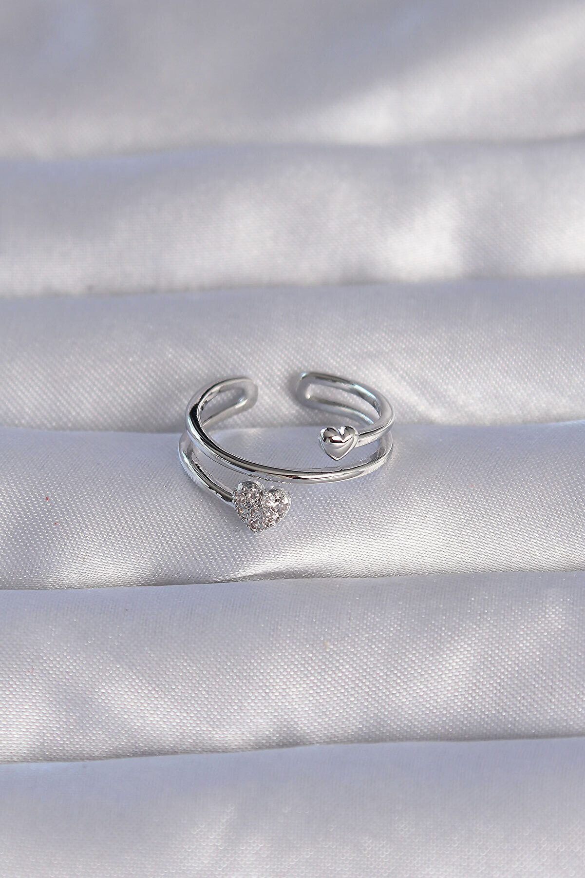 Clari̇ss Bfs Pi̇ri̇n&ccedil; G&uuml;m&uuml;ş Renk Zi̇rkon Taşlı Kalpli̇ Model Ayarlanabi̇li̇r Y&uuml;z&uuml;k