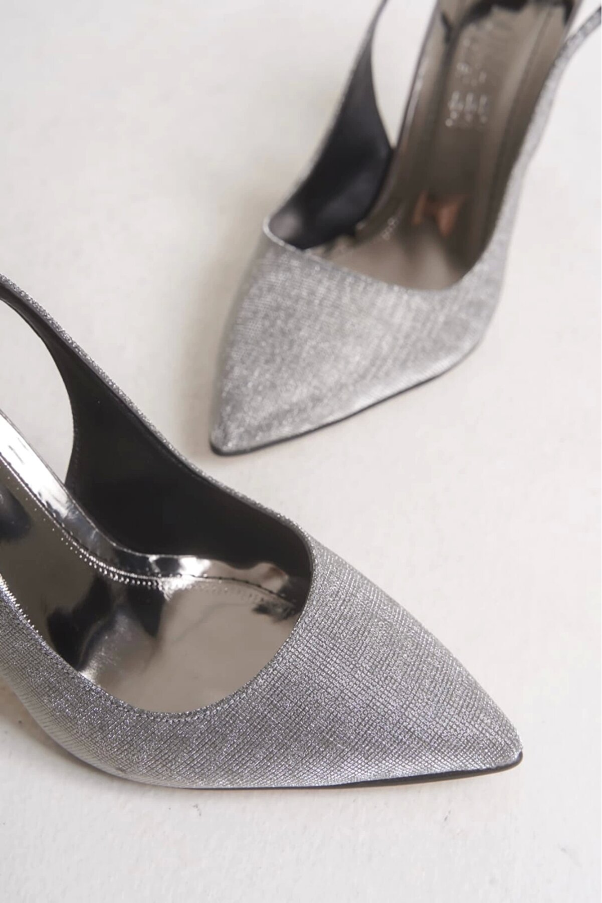 Gult Kadın Si̇vri̇ Burun Parlak Gece Ayakkabısı Plati̇n