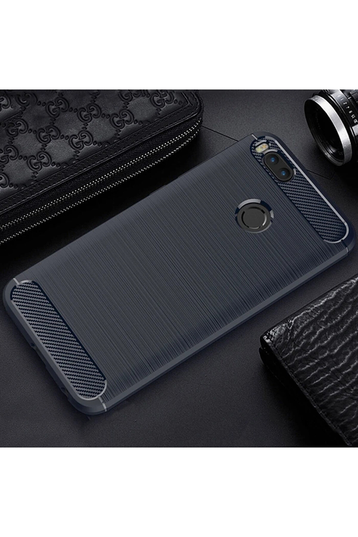 Xi̇aomi̇ Mi̇ 5X Dark Ultra Koruma Karbon Fi̇ber Doku Si̇li̇kon Kılıf-(5775) - Gms6564-1078
