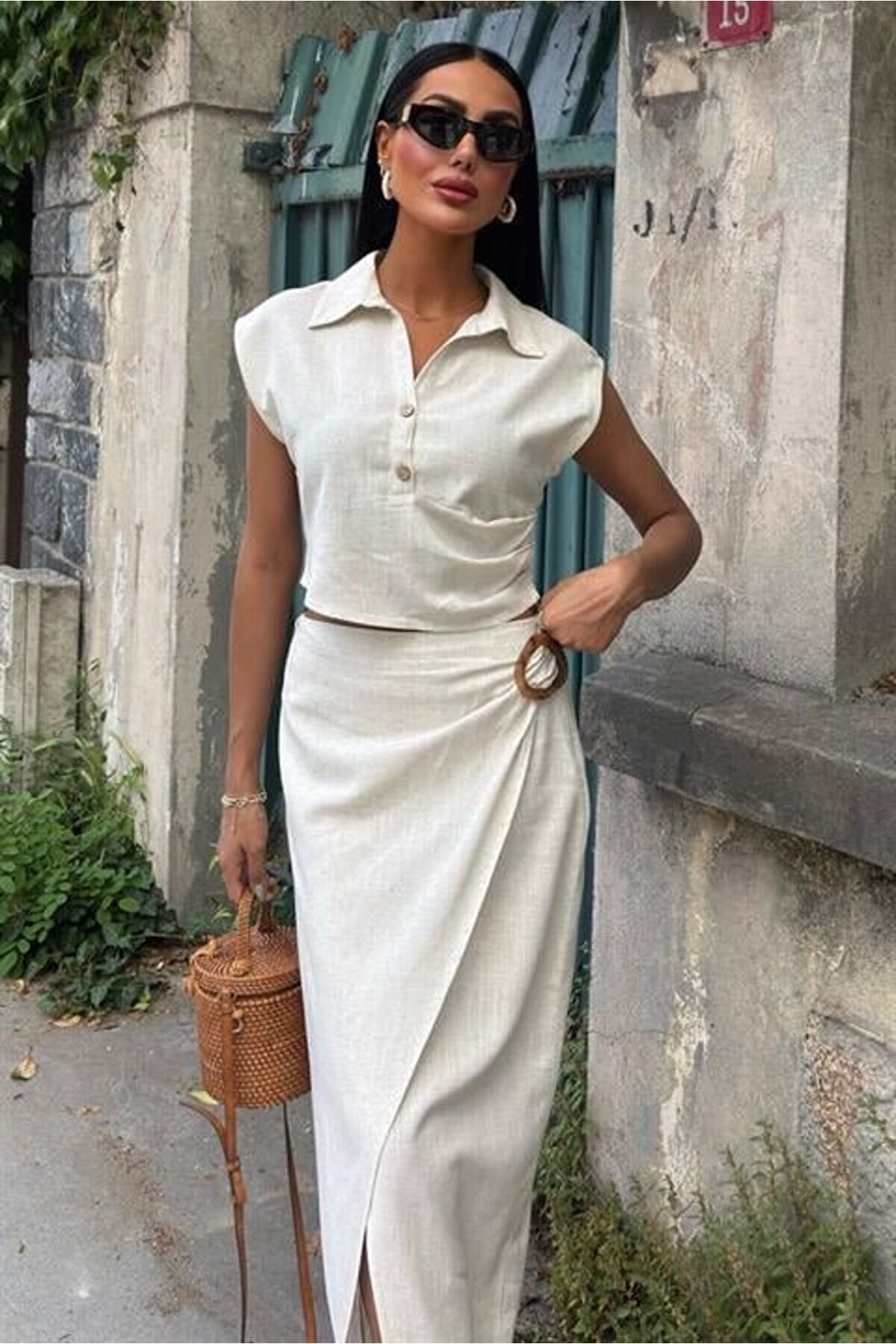 Çi̇rki̇n Şey Bluzu Büzgülü Ve Eteği̇ Tokalı Keten Takım 10204