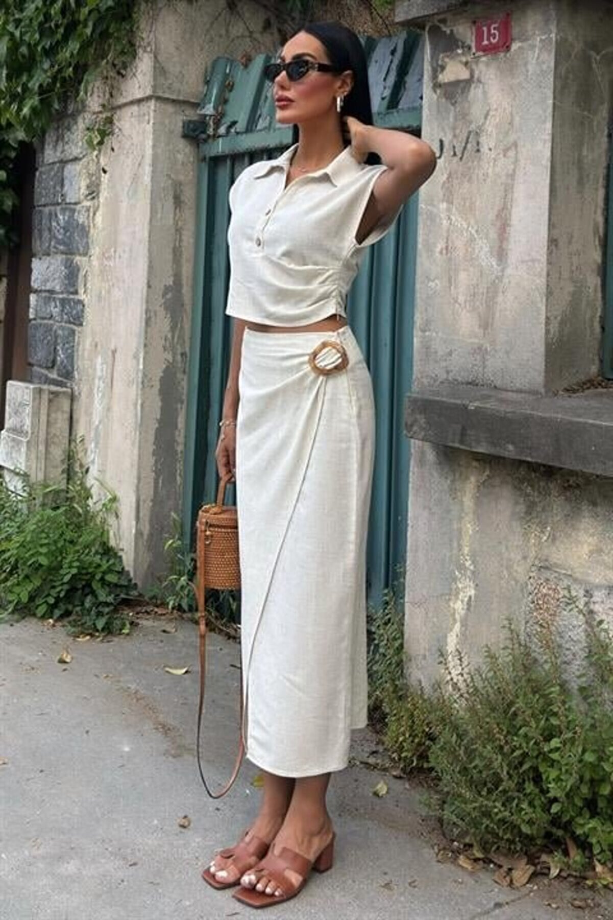 Çi̇rki̇n Şey Bluzu Büzgülü Ve Eteği̇ Tokalı Keten Takım 10204