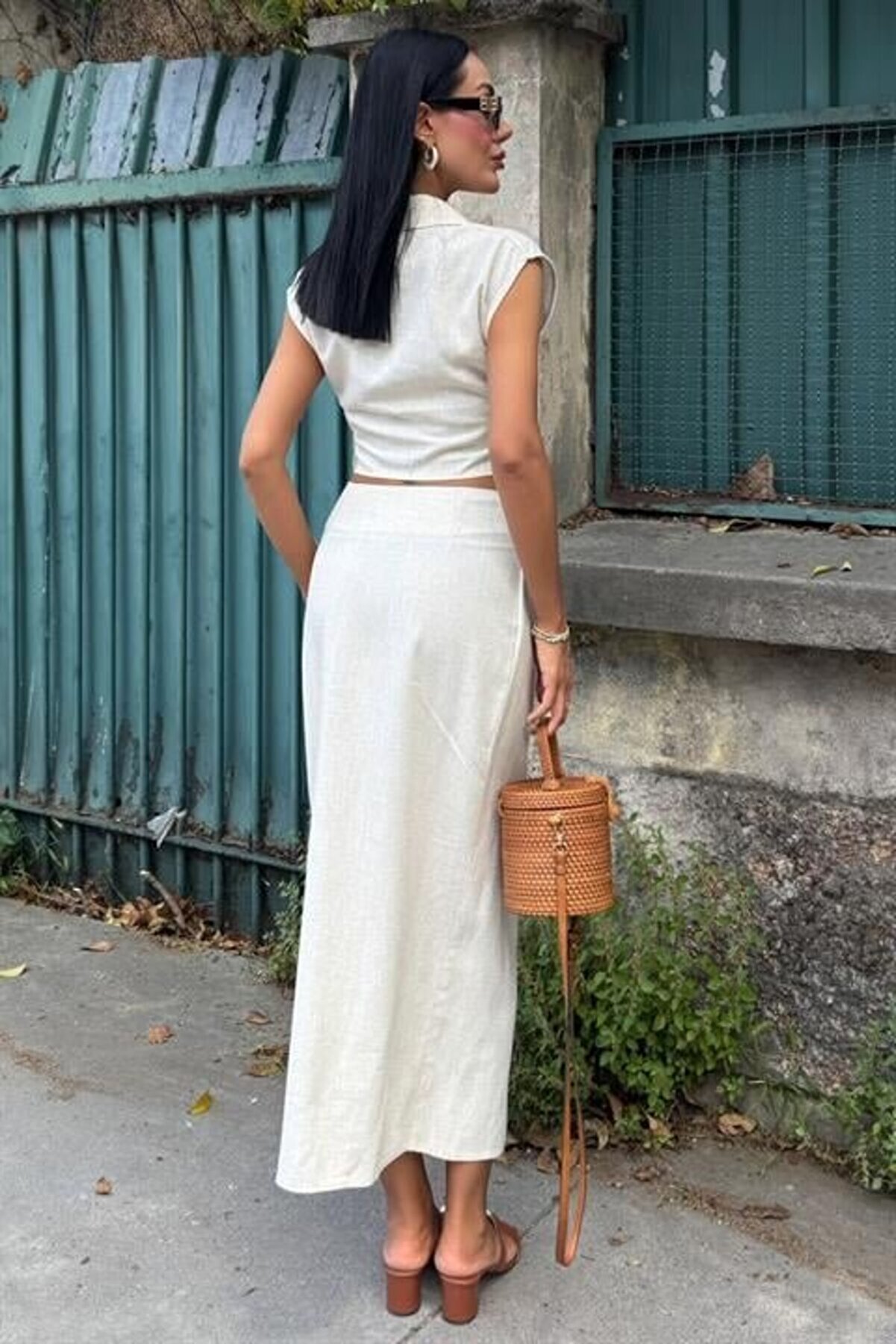 Çi̇rki̇n Şey Bluzu Büzgülü Ve Eteği̇ Tokalı Keten Takım 10204