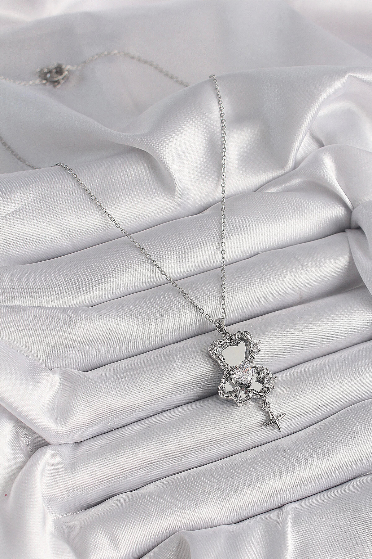 Bucuks Bfs 316L &Ccedil;eli̇k G&uuml;m&uuml;ş Renk Ayna Ayıcık Model Zi̇rkon Taşlı Kalp Detay Kadın Kolye