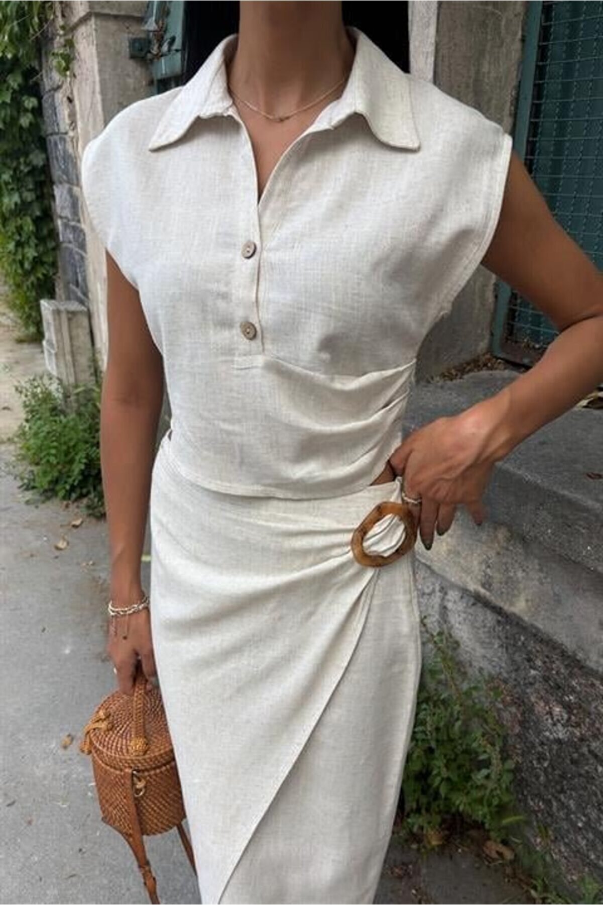 Çi̇rki̇n Şey Bluzu Büzgülü Ve Eteği̇ Tokalı Keten Takım 10204