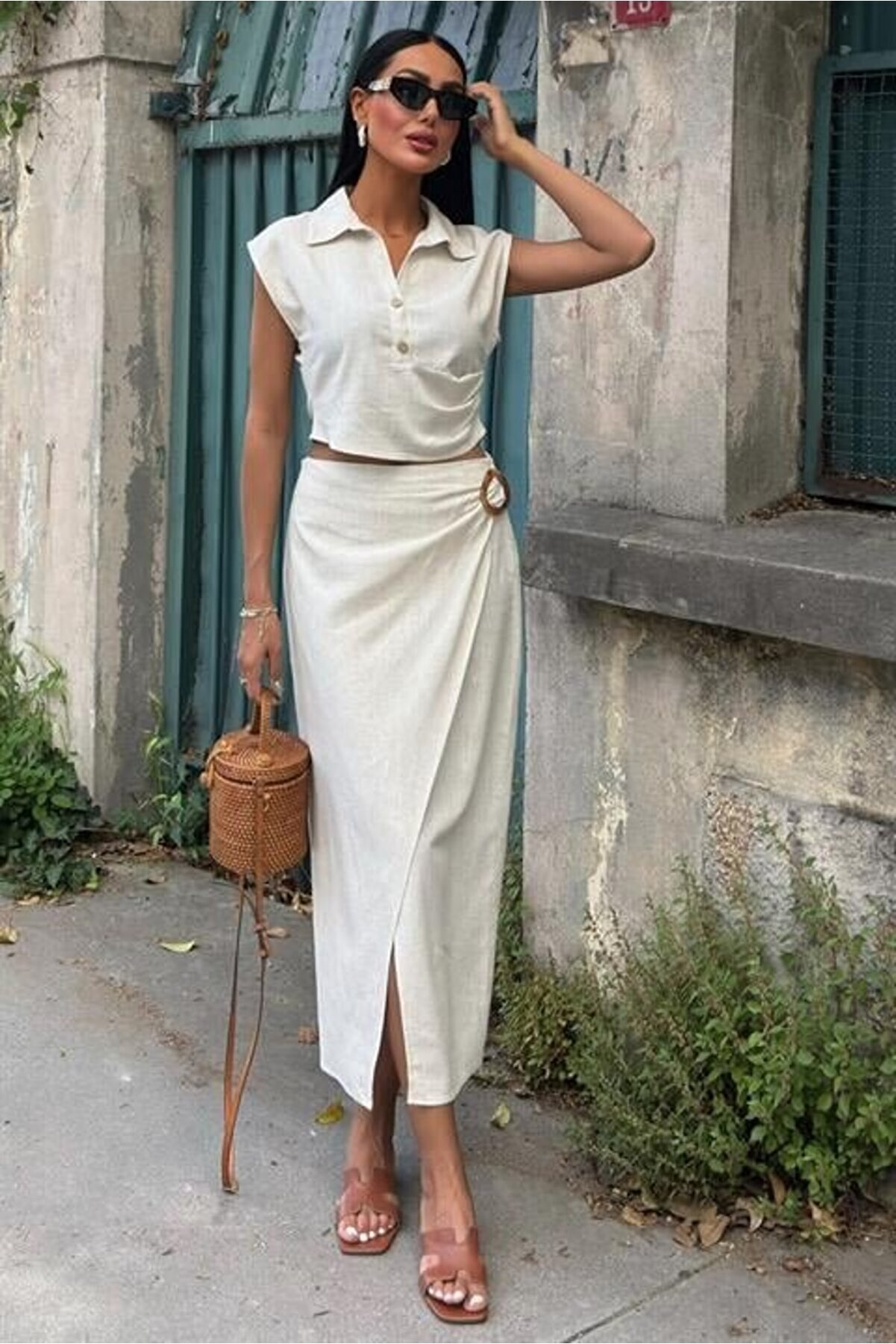 Çi̇rki̇n Şey Bluzu Büzgülü Ve Eteği̇ Tokalı Keten Takım 10204