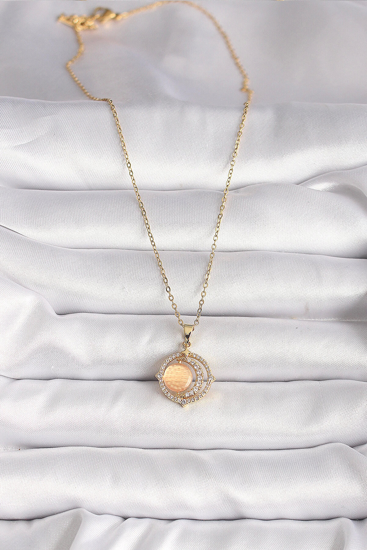 Grtc Bfs 316L &Ccedil;eli̇k Gold Renk Zi̇rkon Taşlı Turuncu Sedefli̇ Hi̇lal Model Kadın Kolye