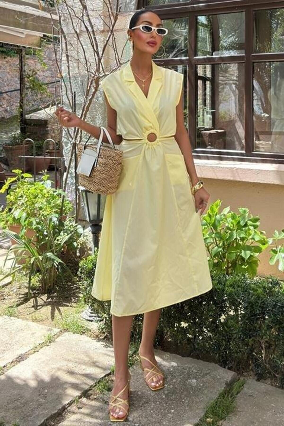 Göbeği̇ Halka Detaylı Mi̇di̇ Boy Elbi̇se 2896