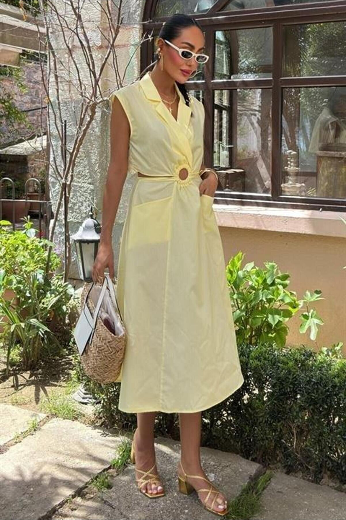 Göbeği̇ Halka Detaylı Mi̇di̇ Boy Elbi̇se 2896