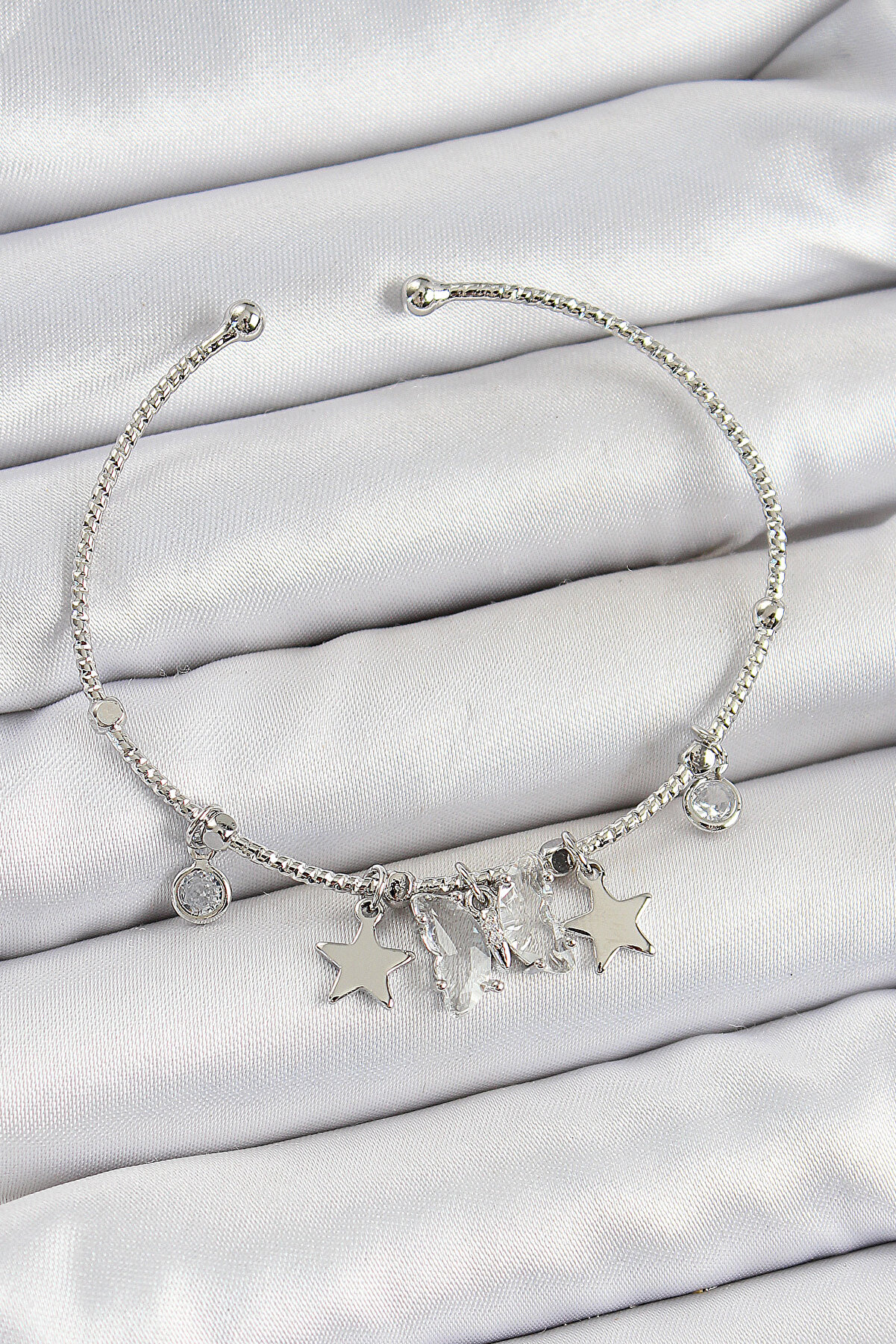 HERŞEYBURDAMODA Pirinç Zirkon Taşlı Kelebek Ve Yıldız Model Gümüş Renk Charm Bileklik