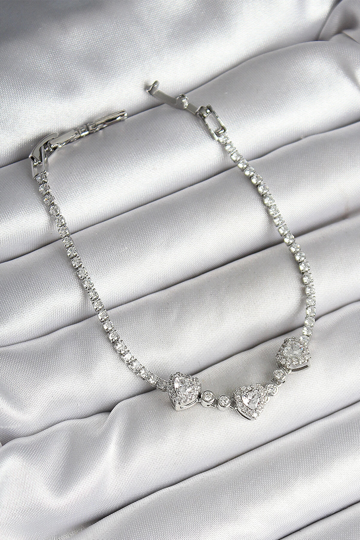 Modamtn Bfs Pi̇ri̇n&ccedil; Sıralı Kalp Fi̇g&uuml;rl&uuml; Zi̇rkon Taşlı G&uuml;m&uuml;ş Renk Kadın Bi̇lekli̇k