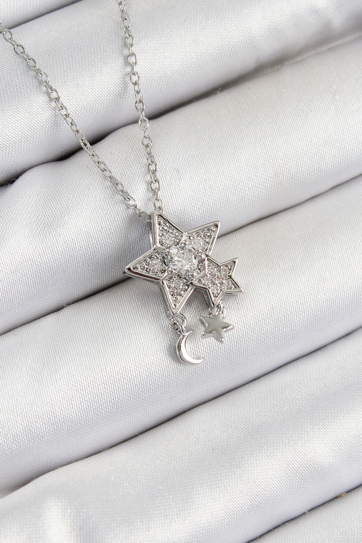 Toptan Bulurum 316L Çelik Zirkon Taşlı Sallantılı Yıldız Model Gümüş Renk Kadın Ke