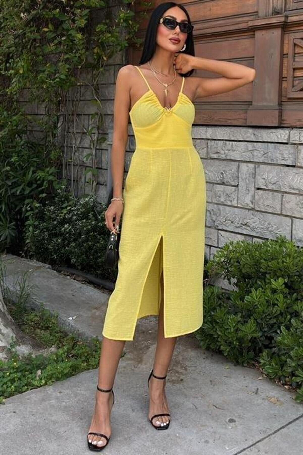 Göğsü Aksesuarlı Önü Yırtmaçlı Elbi̇se 2899