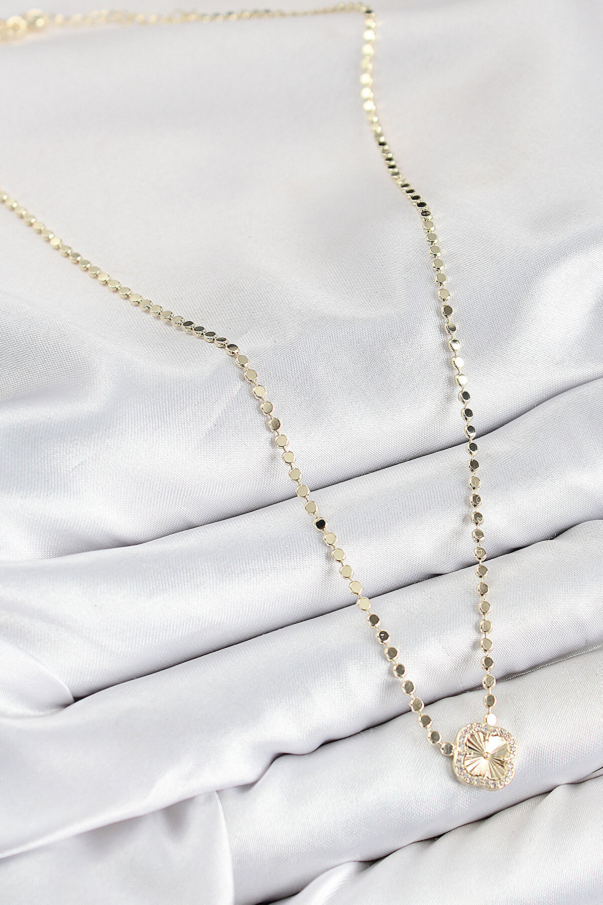 Pi̇ri̇nç Zi̇rkon Taşlı Yonca Model Ezme Zi̇nci̇r Gold Renk Kadın Ke