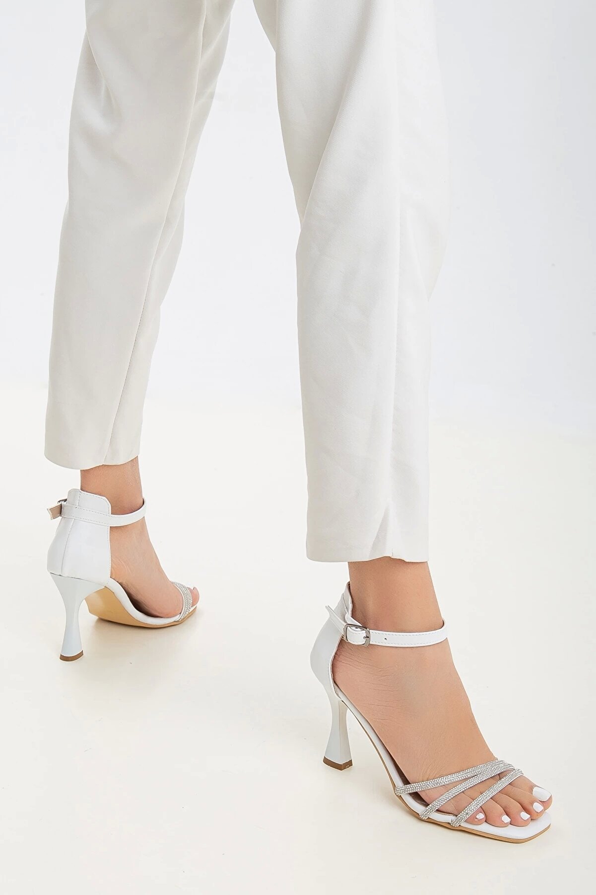 Gult Kadın Taş Bantlı Gece Ayakkabısı Beyaz